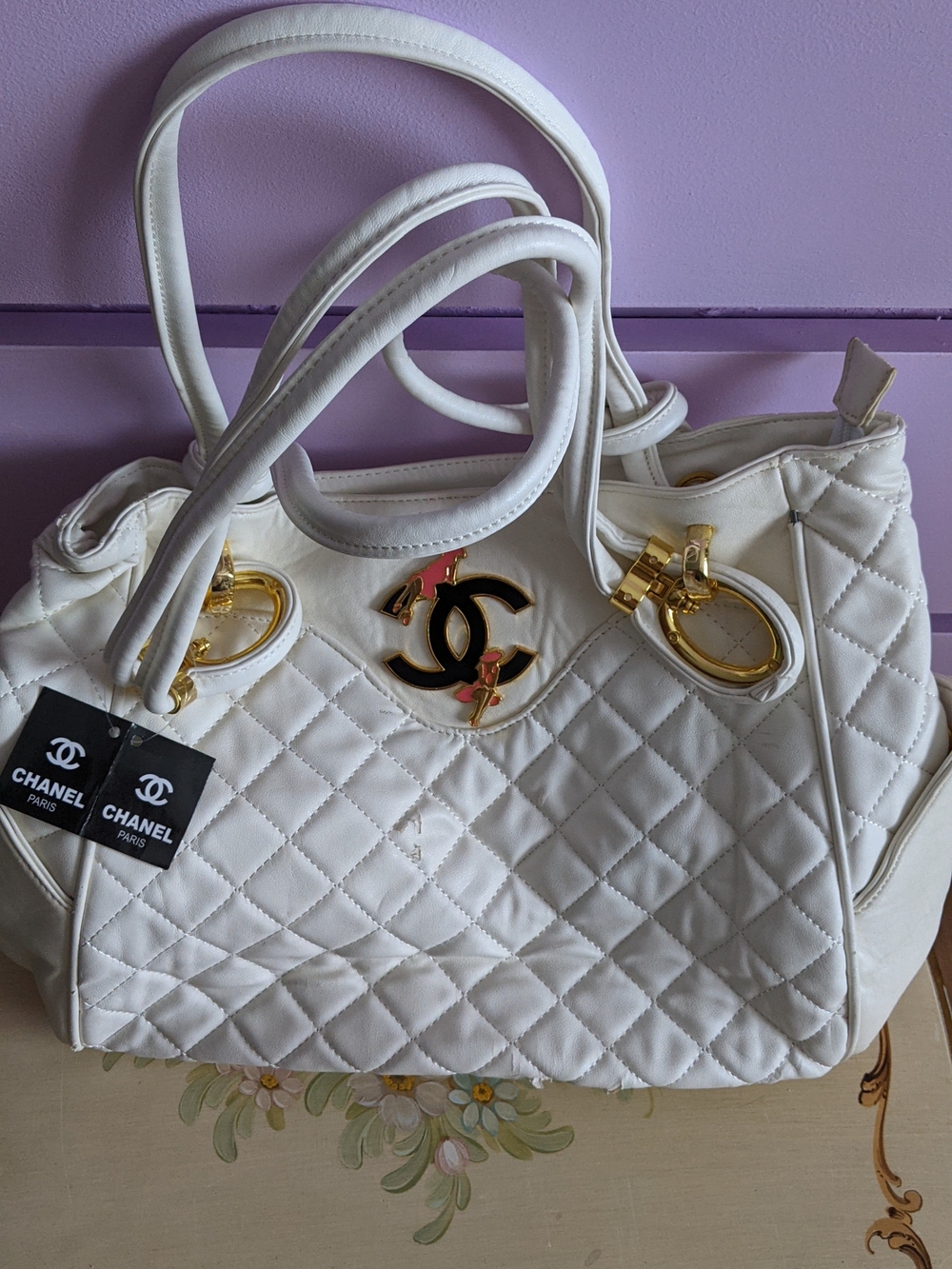 CHANEL White Fa Je Quilted Shoulder Bag with Gold CC Hardware - Picture 1 of 1